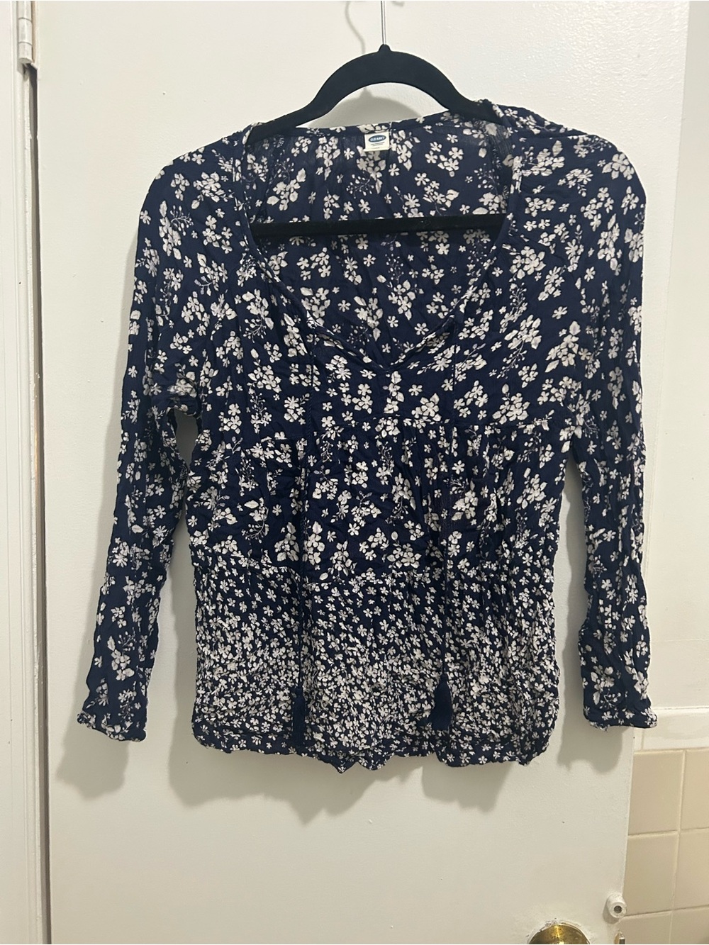 Old Navy Navy and White Floral V-Neck Peasant Blouse